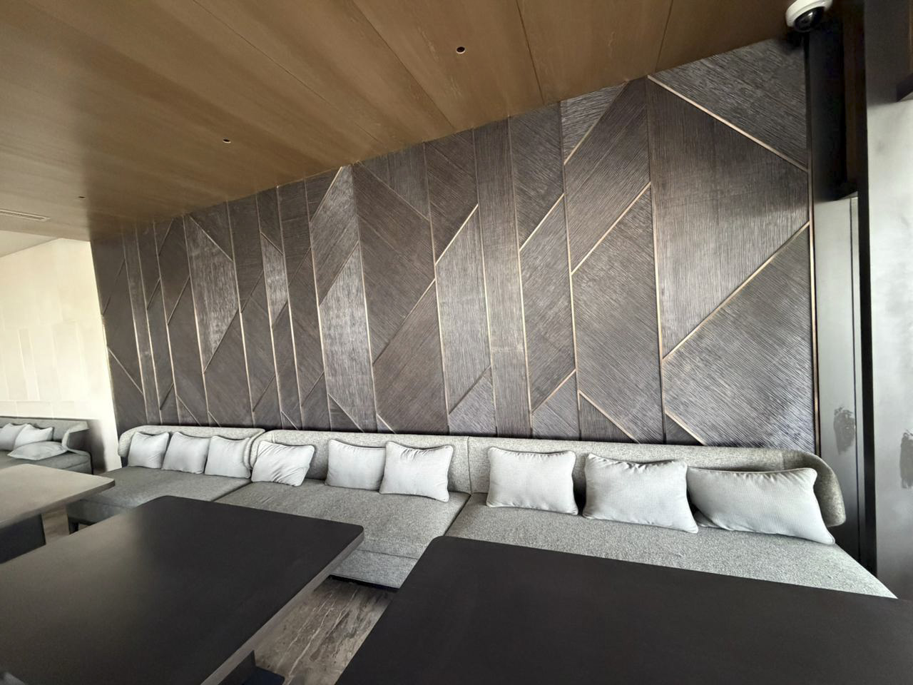 Welcomhotel by ITC Group, Mohali–Chandigarh — Grass–Tundra Metallic Bonded wall installation
