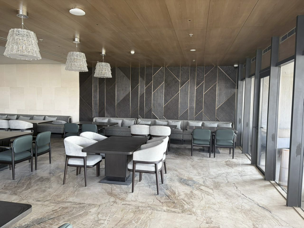 Welcomhotel by ITC Group, Mohali–Chandigarh — Grass–Tundra Metallic Bonded feature wall