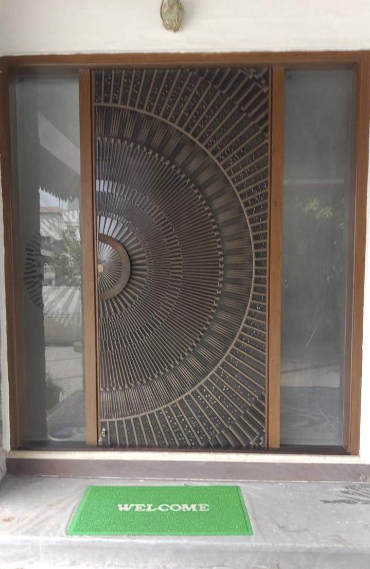 Metallic Bonded Bronze with Dark Patina in Solaris pattern at a bungalow entrance